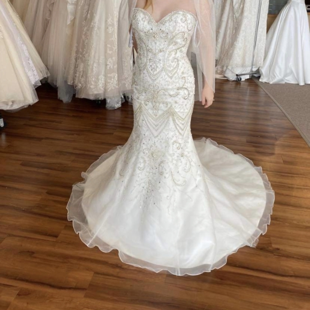 Kittychen brand new wedding dress size 10